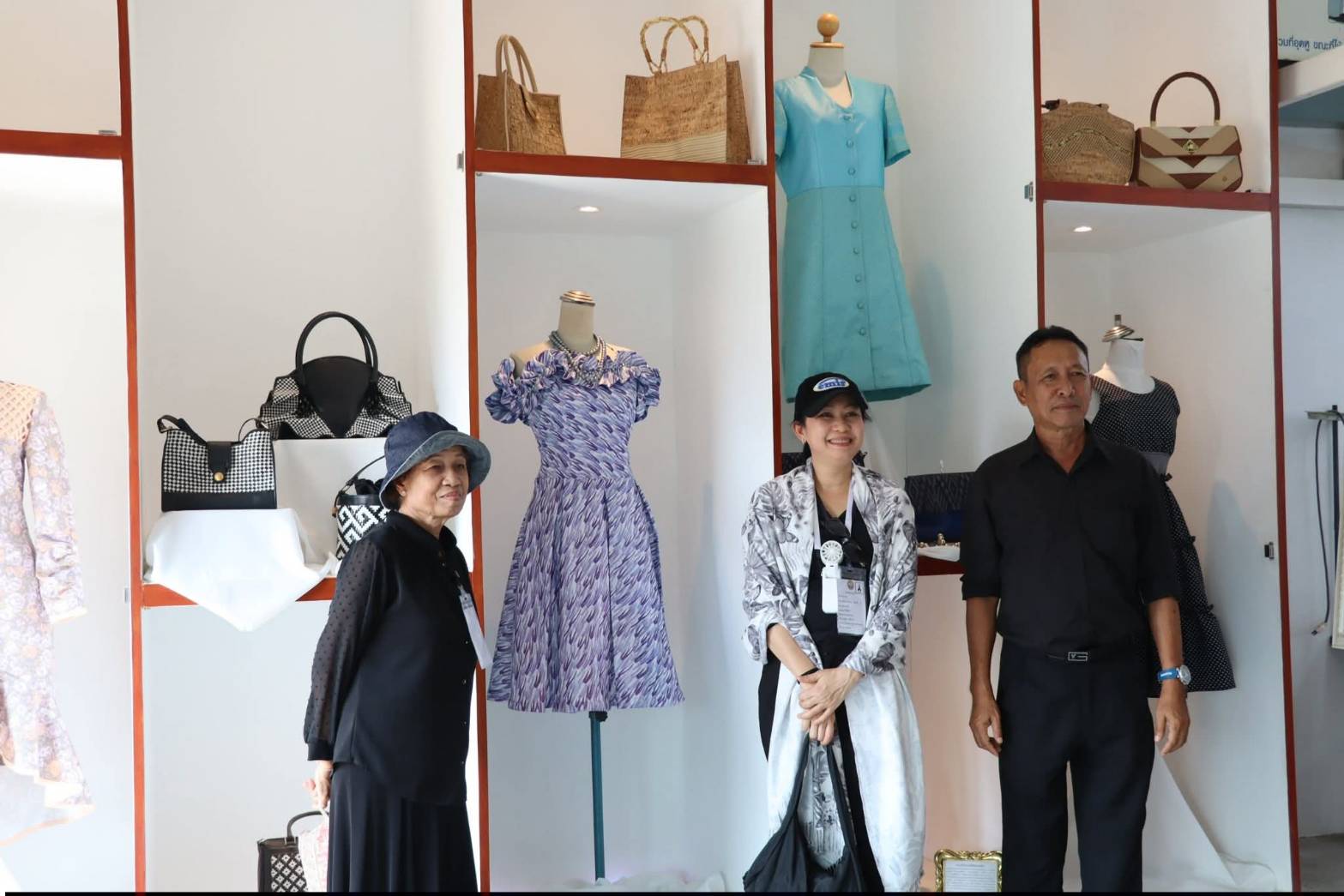 title - เที่ยวอยุธยา อย่าลืมแวะเข้ามาชมงานศิลปหัตถกรรมและงานศิลป์ ที่ ศูนย์ส่งเสริมและพัฒนาพัฒนาอาชีพเสริมนอกภาคการเกษตร (ศูนย์ศิลปาชีพบางไทรฯ (เดิม))